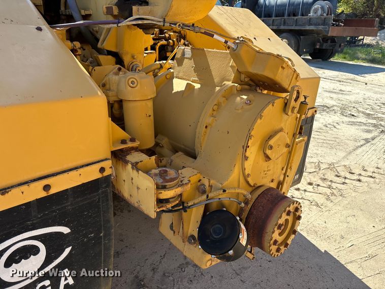 image for item EC3879 1997 Caterpillar 613C Series II water wagon