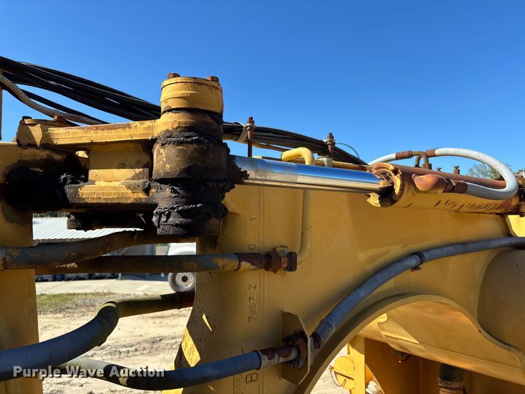 image for item EC3879 1997 Caterpillar 613C Series II water wagon