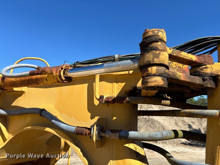 image for item EC3879 1997 Caterpillar 613C Series II water wagon