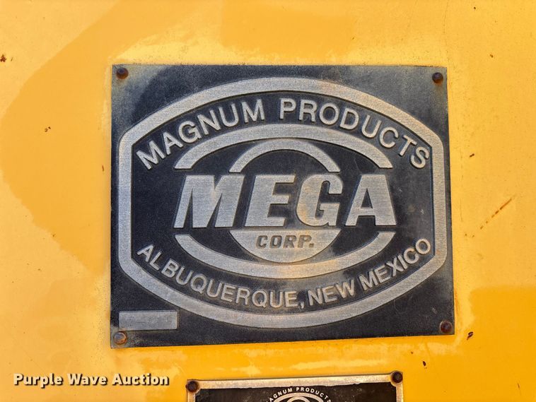 image for item EC3879 1997 Caterpillar 613C Series II water wagon