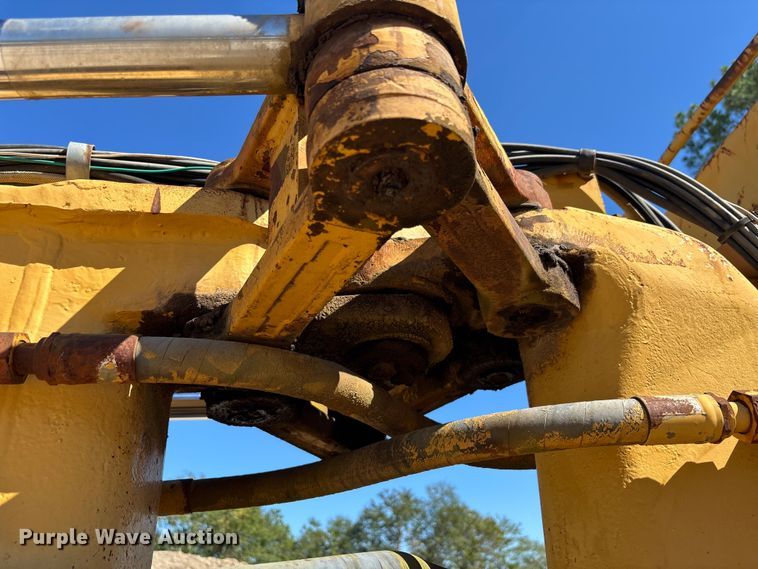 image for item EC3879 1997 Caterpillar 613C Series II water wagon