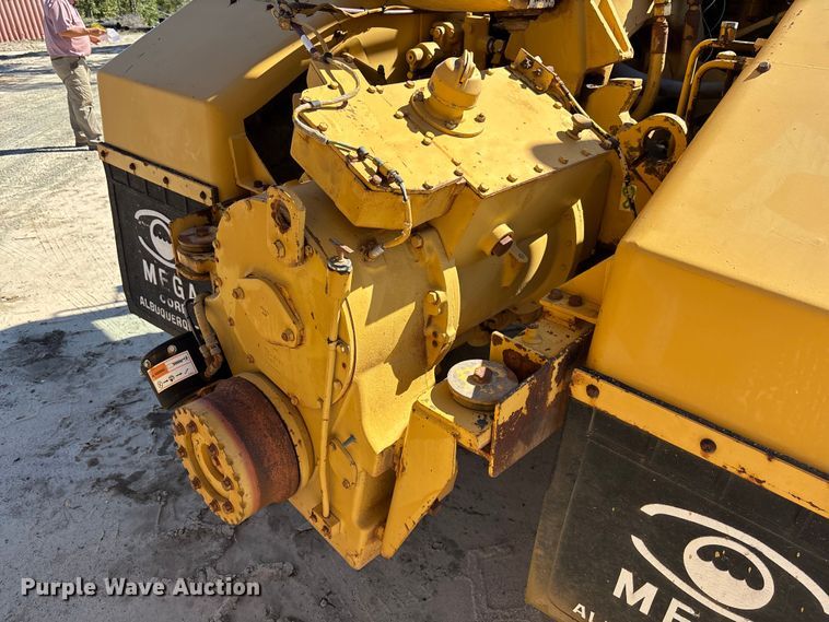 image for item EC3879 1997 Caterpillar 613C Series II water wagon