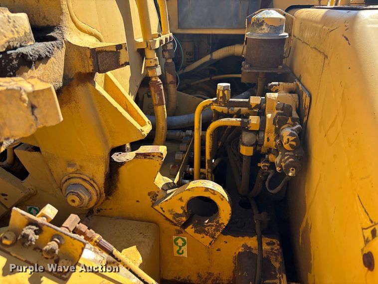 image for item EC3879 1997 Caterpillar 613C Series II water wagon