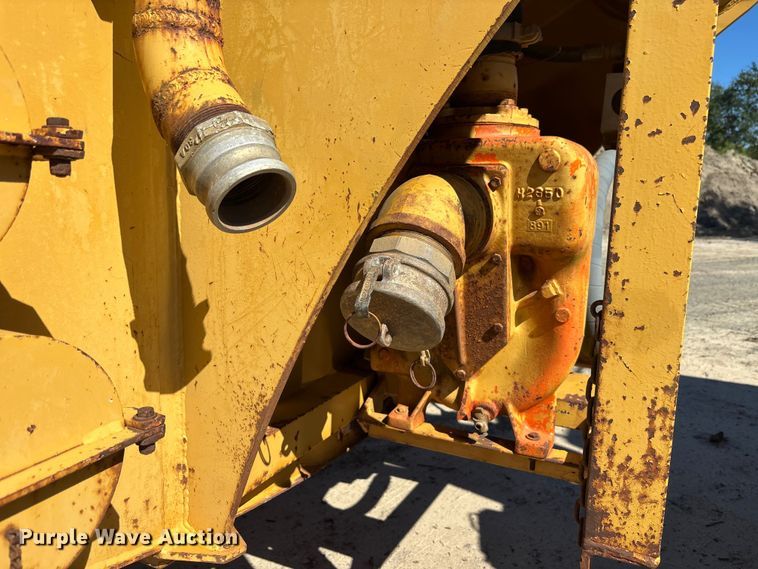 image for item EC3879 1997 Caterpillar 613C Series II water wagon