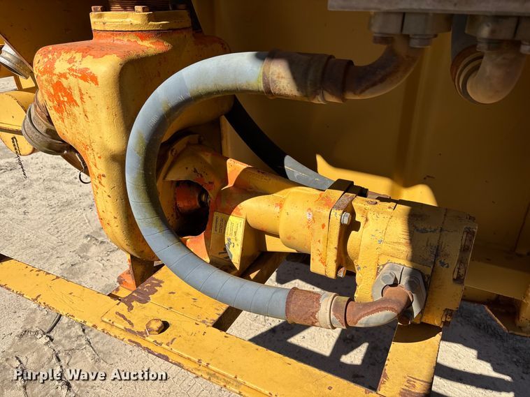 image for item EC3879 1997 Caterpillar 613C Series II water wagon