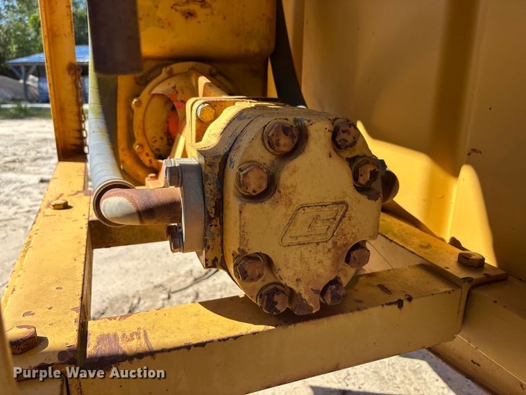 image for item EC3879 1997 Caterpillar 613C Series II water wagon