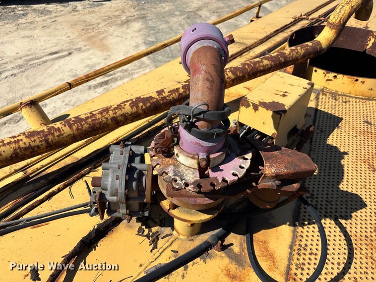 image for item EC3879 1997 Caterpillar 613C Series II water wagon