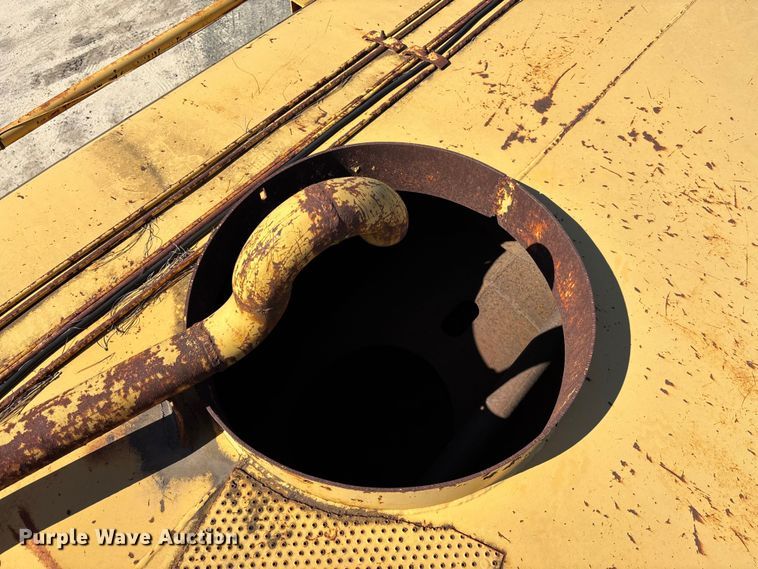 image for item EC3879 1997 Caterpillar 613C Series II water wagon