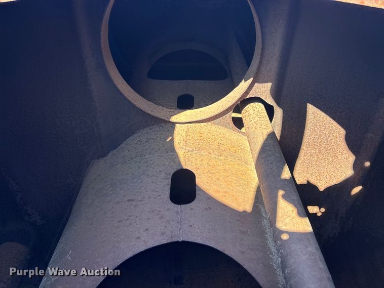 image for item EC3879 1997 Caterpillar 613C Series II water wagon