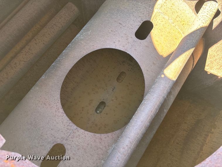 image for item EC3879 1997 Caterpillar 613C Series II water wagon