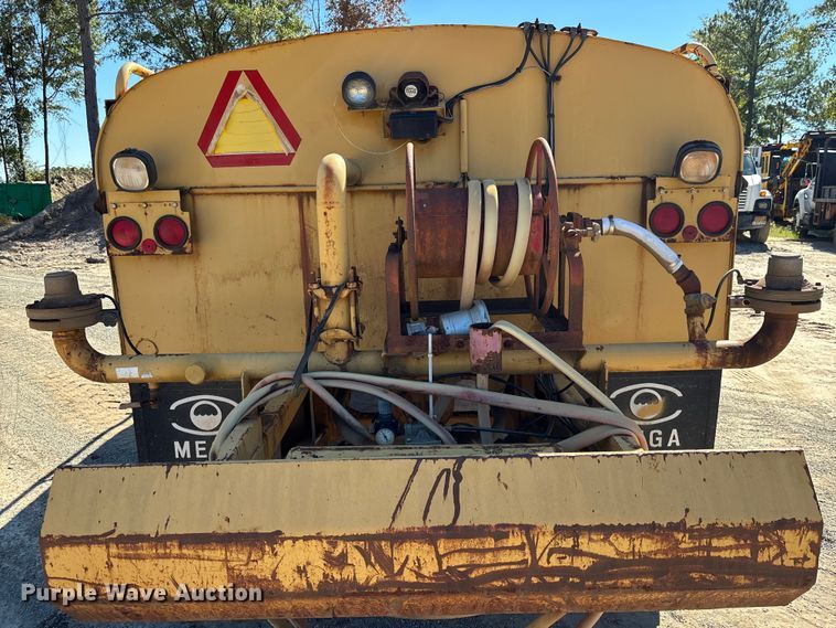 image for item EC3879 1997 Caterpillar 613C Series II water wagon