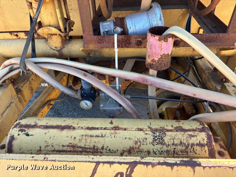 image for item EC3879 1997 Caterpillar 613C Series II water wagon