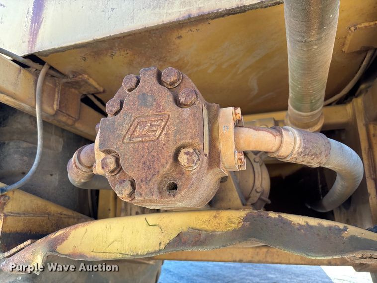 image for item EC3879 1997 Caterpillar 613C Series II water wagon