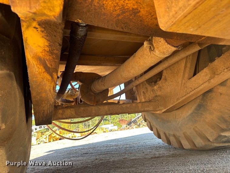 image for item EC3879 1997 Caterpillar 613C Series II water wagon