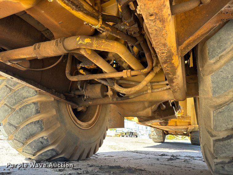 image for item EC3879 1997 Caterpillar 613C Series II water wagon