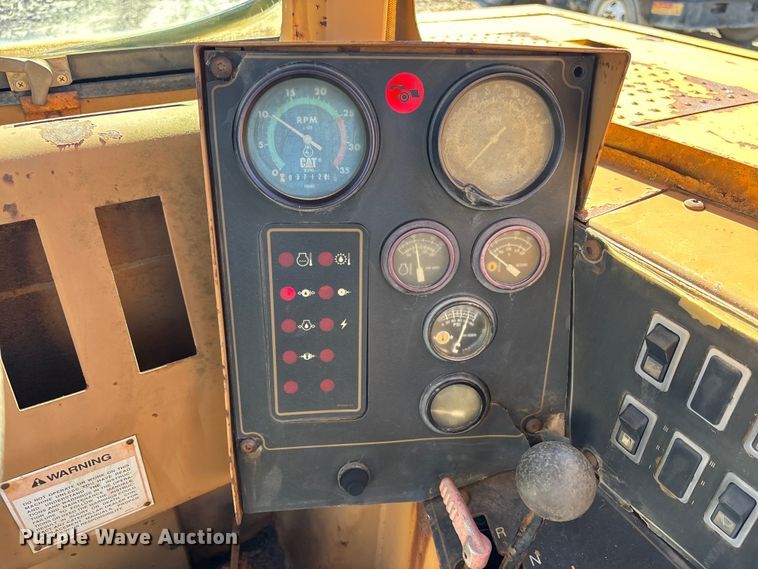 image for item EC3879 1997 Caterpillar 613C Series II water wagon