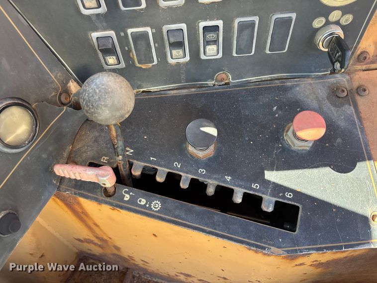 image for item EC3879 1997 Caterpillar 613C Series II water wagon