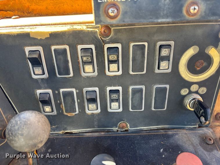 image for item EC3879 1997 Caterpillar 613C Series II water wagon