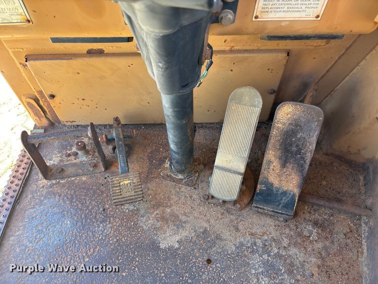 image for item EC3879 1997 Caterpillar 613C Series II water wagon