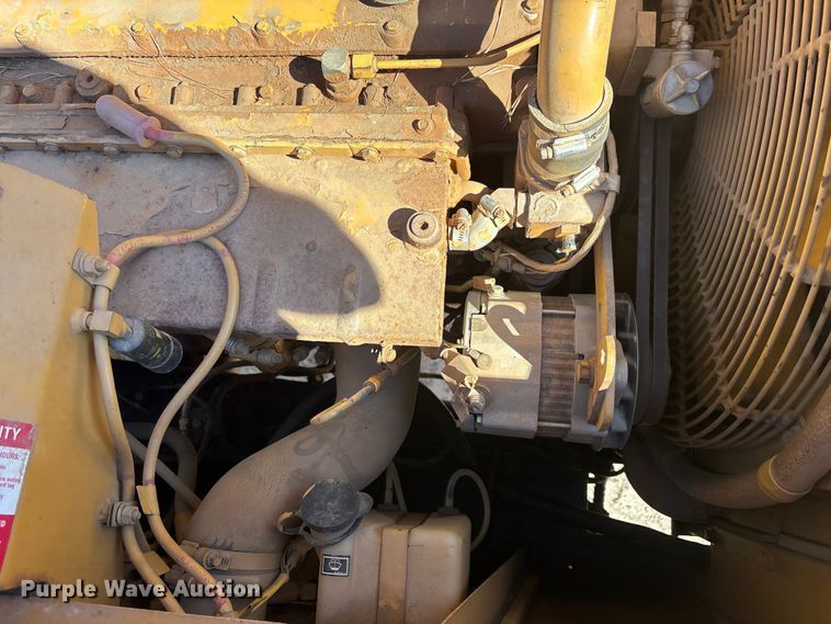 image for item EC3879 1997 Caterpillar 613C Series II water wagon