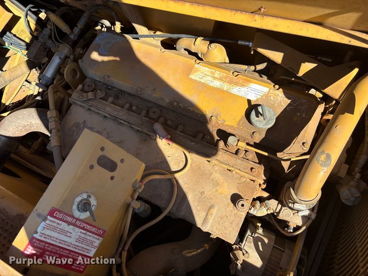 image for item EC3879 1997 Caterpillar 613C Series II water wagon