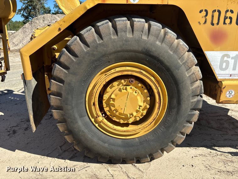 image for item EC3879 1997 Caterpillar 613C Series II water wagon