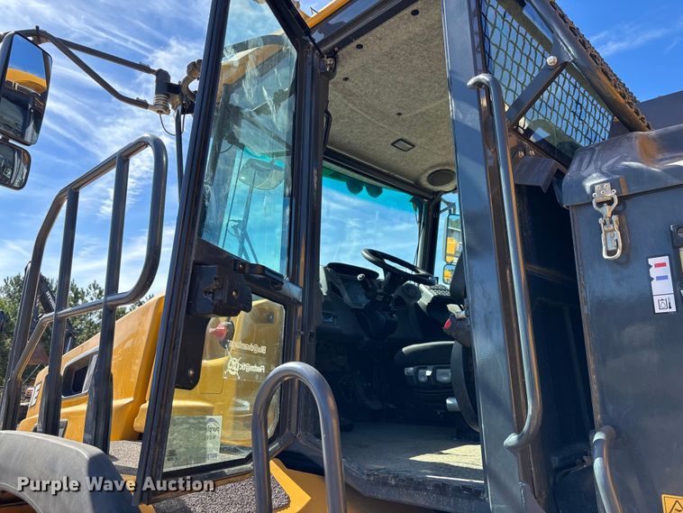 image for item EC3887 2023 Bell B30E articulated haul truck