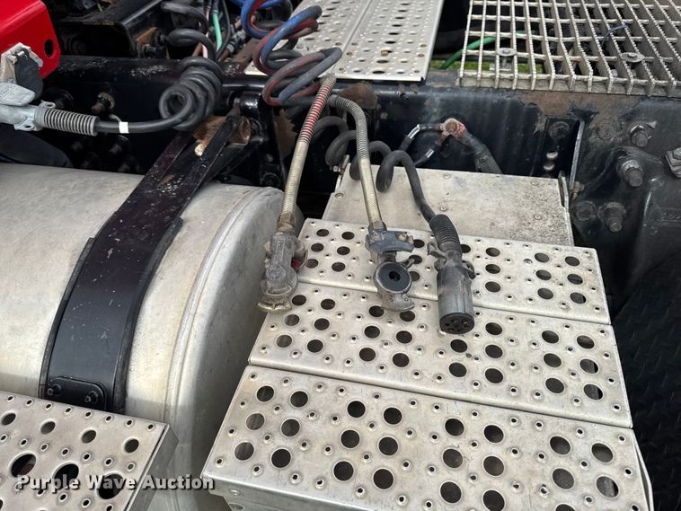 image for item ED1526 2006 Freightliner Business Class M2 semi truck