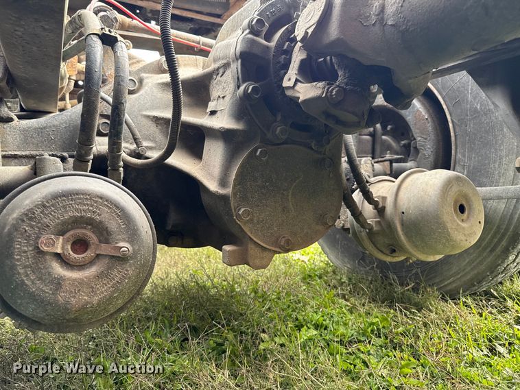 image for item ED1526 2006 Freightliner Business Class M2 semi truck