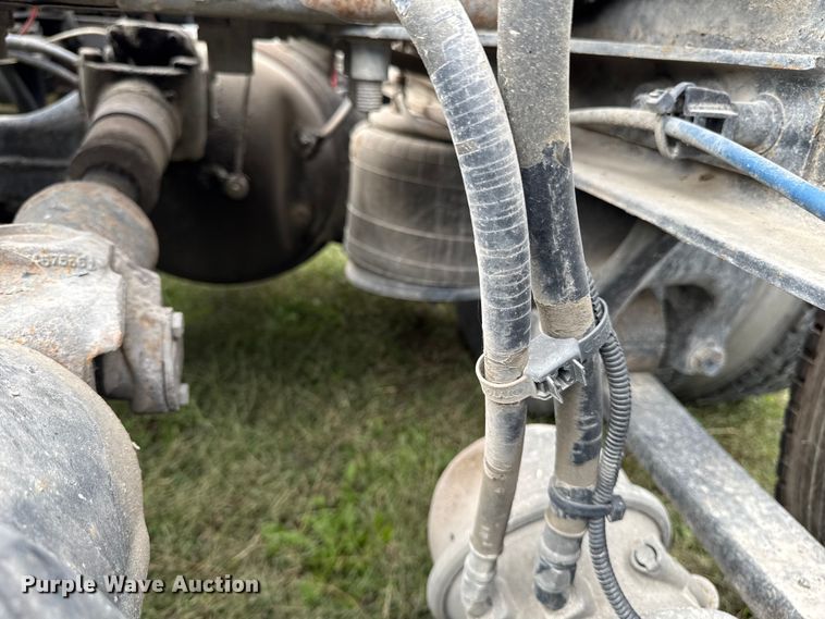 image for item ED1526 2006 Freightliner Business Class M2 semi truck