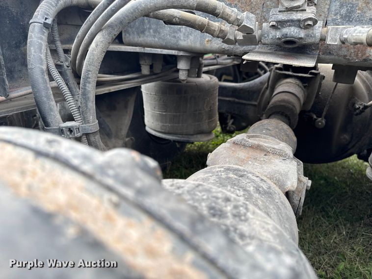 image for item ED1526 2006 Freightliner Business Class M2 semi truck