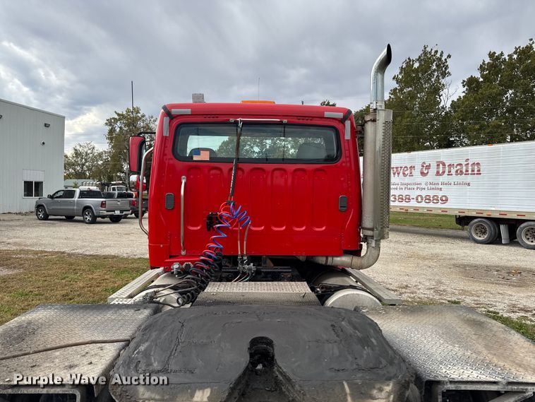 image for item ED1526 2006 Freightliner Business Class M2 semi truck