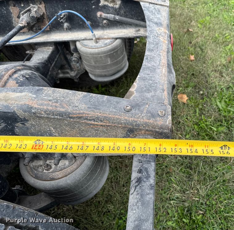 image for item ED1526 2006 Freightliner Business Class M2 semi truck