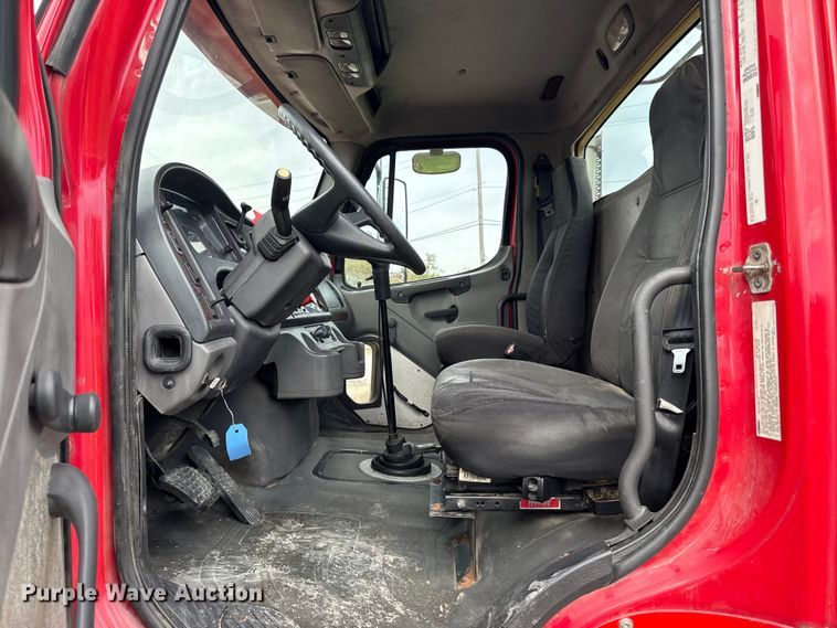 image for item ED1526 2006 Freightliner Business Class M2 semi truck