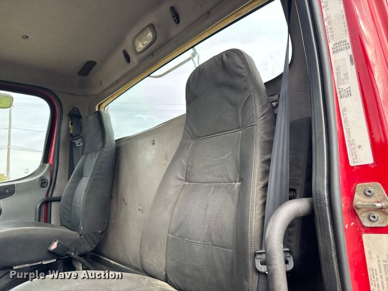 image for item ED1526 2006 Freightliner Business Class M2 semi truck