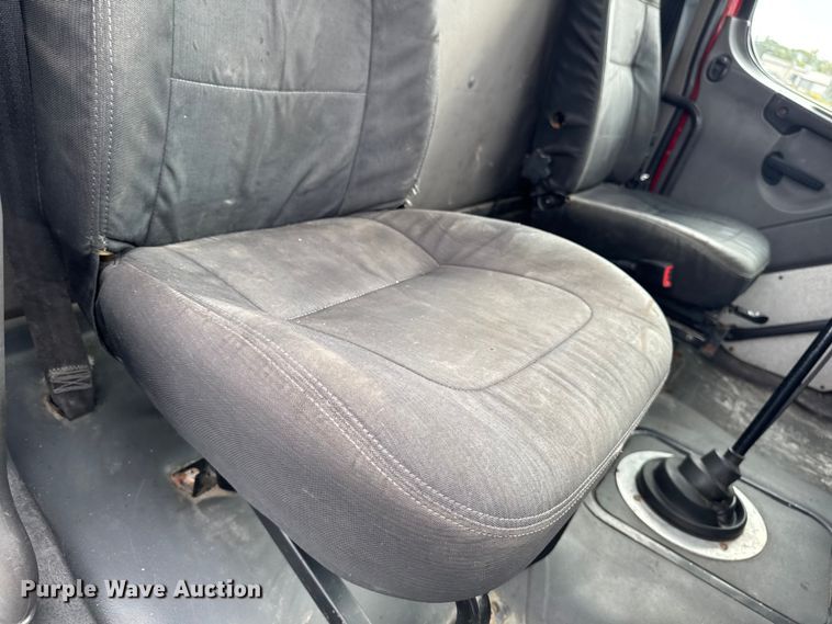 image for item ED1526 2006 Freightliner Business Class M2 semi truck