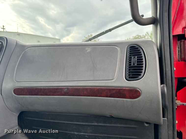 image for item ED1526 2006 Freightliner Business Class M2 semi truck