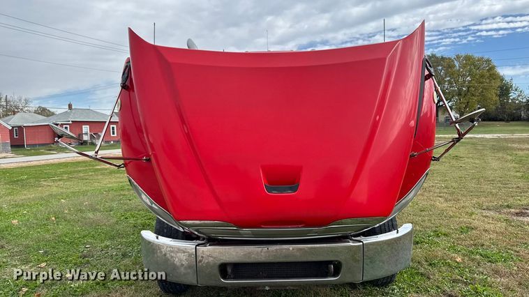 image for item ED1526 2006 Freightliner Business Class M2 semi truck