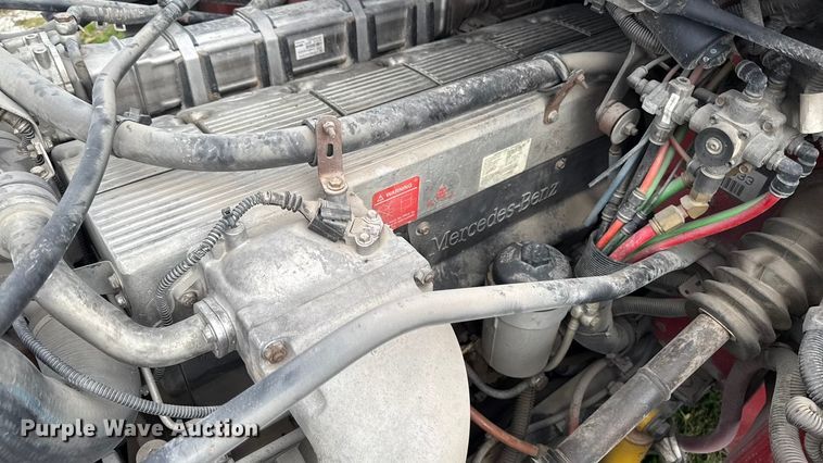 image for item ED1526 2006 Freightliner Business Class M2 semi truck