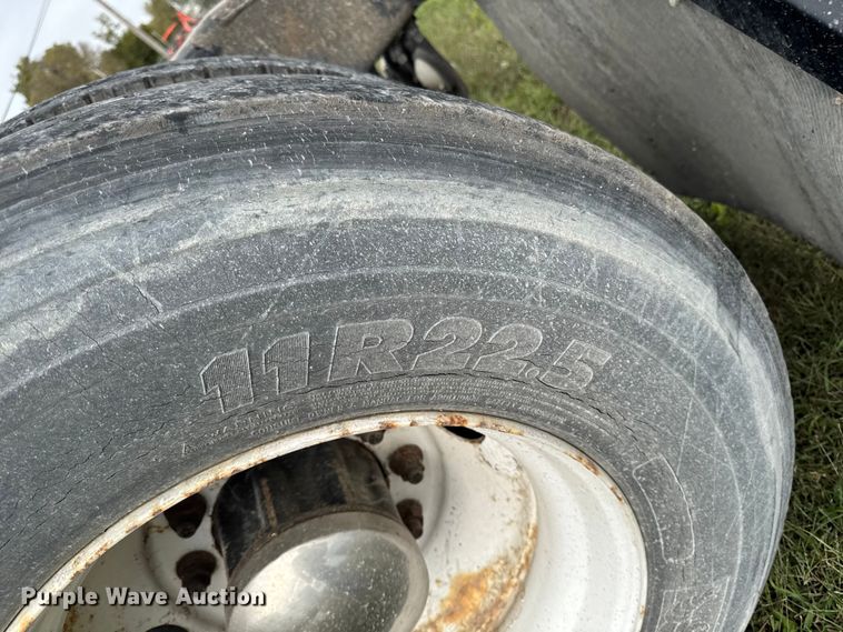 image for item ED1526 2006 Freightliner Business Class M2 semi truck