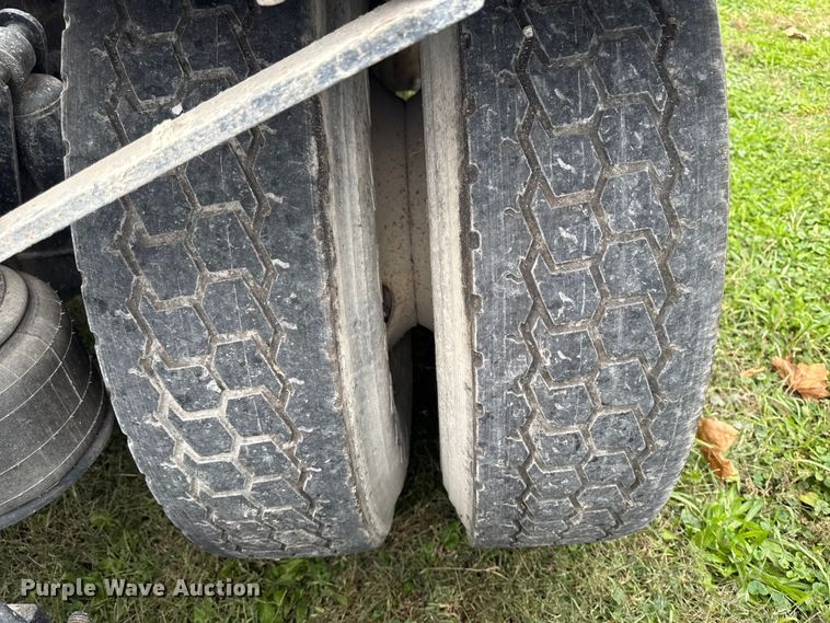 image for item ED1526 2006 Freightliner Business Class M2 semi truck