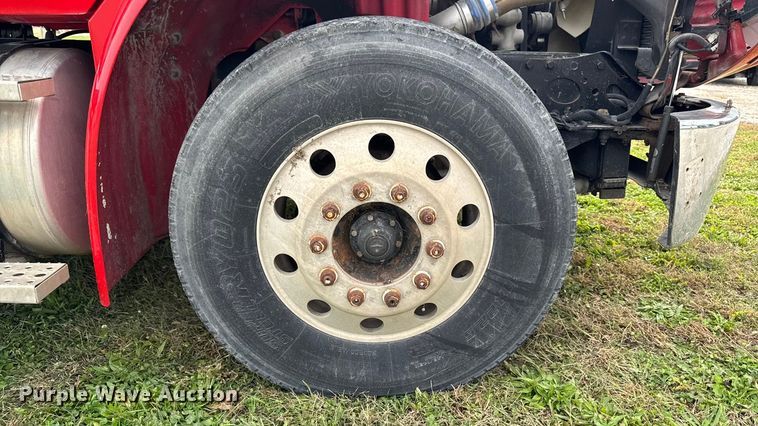 image for item ED1526 2006 Freightliner Business Class M2 semi truck