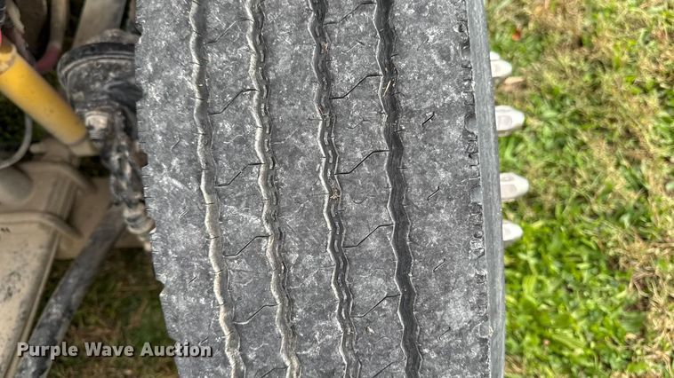 image for item ED1526 2006 Freightliner Business Class M2 semi truck