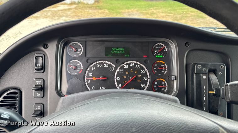 image for item ED1529 2017 Freightliner M2 box truck