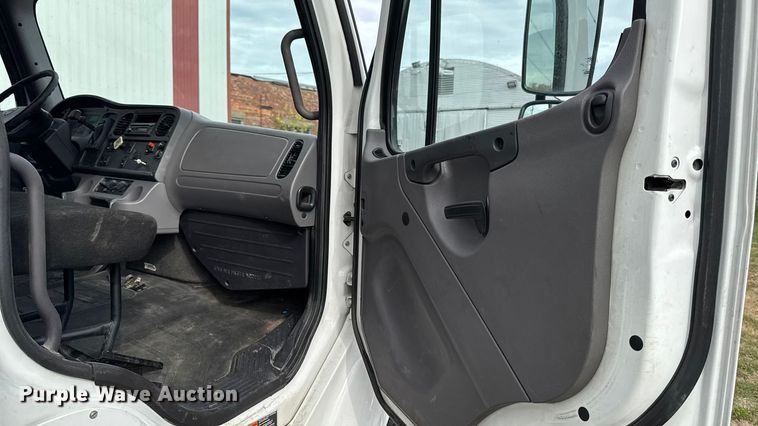 image for item ED1529 2017 Freightliner M2 box truck