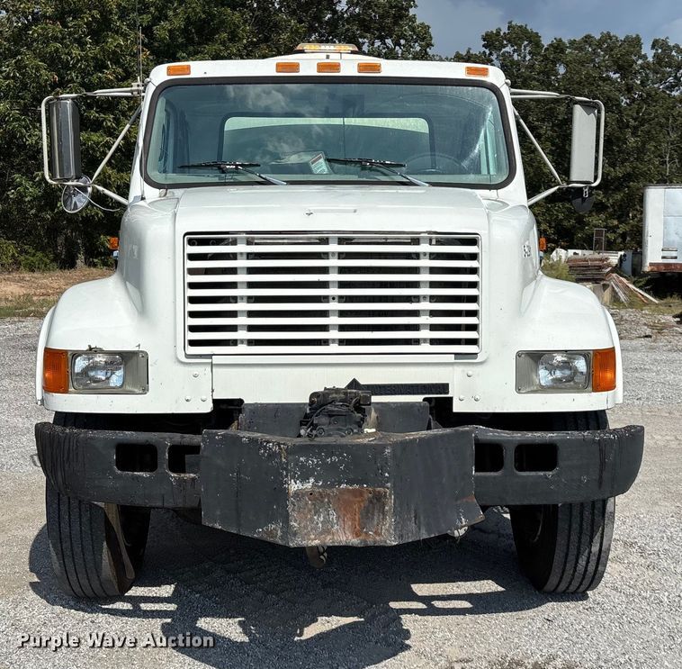 image for item ED2229 2000 International 4700 oil distributor truck