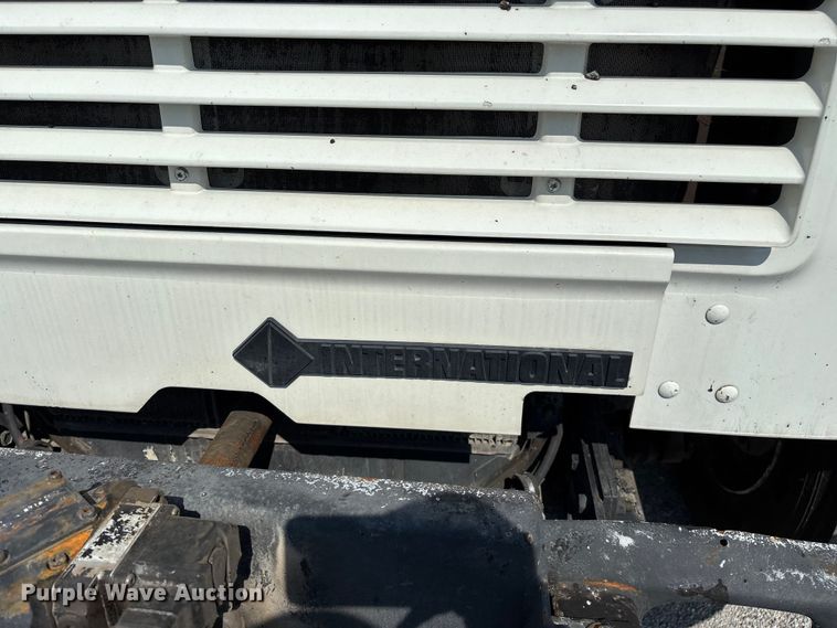 image for item ED2229 2000 International 4700 oil distributor truck