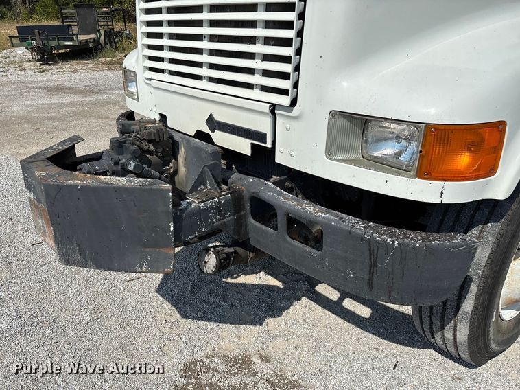 image for item ED2229 2000 International 4700 oil distributor truck