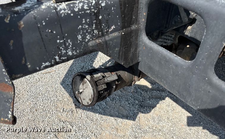 image for item ED2229 2000 International 4700 oil distributor truck