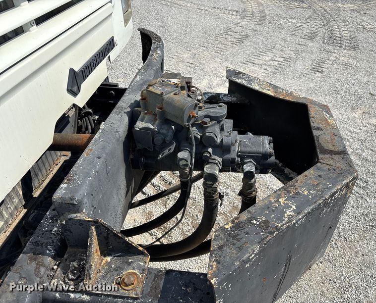 image for item ED2229 2000 International 4700 oil distributor truck